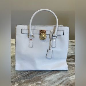 LIKE NEW MICHAEL KORS LARGE WHITE HAMILTON PURSE